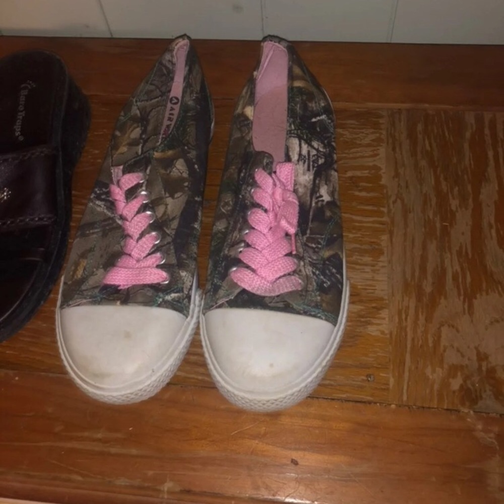 SHOES - Picture 10 of 12
